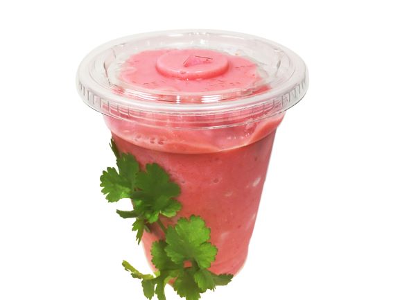 Strawberry smoothie in a to-go cup – License Images – 13610675 ❘ StockFood